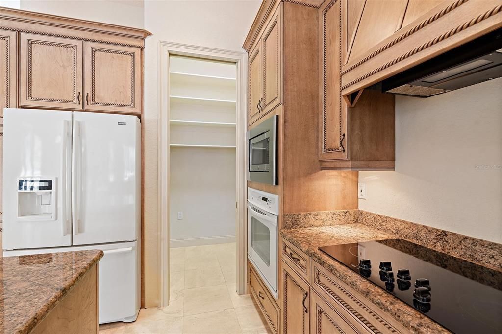 For Sale: $799,999 (3 beds, 2 baths, 2917 Square Feet)