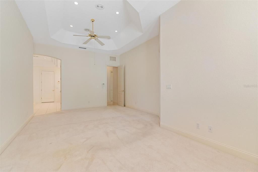 For Sale: $799,999 (3 beds, 2 baths, 2917 Square Feet)