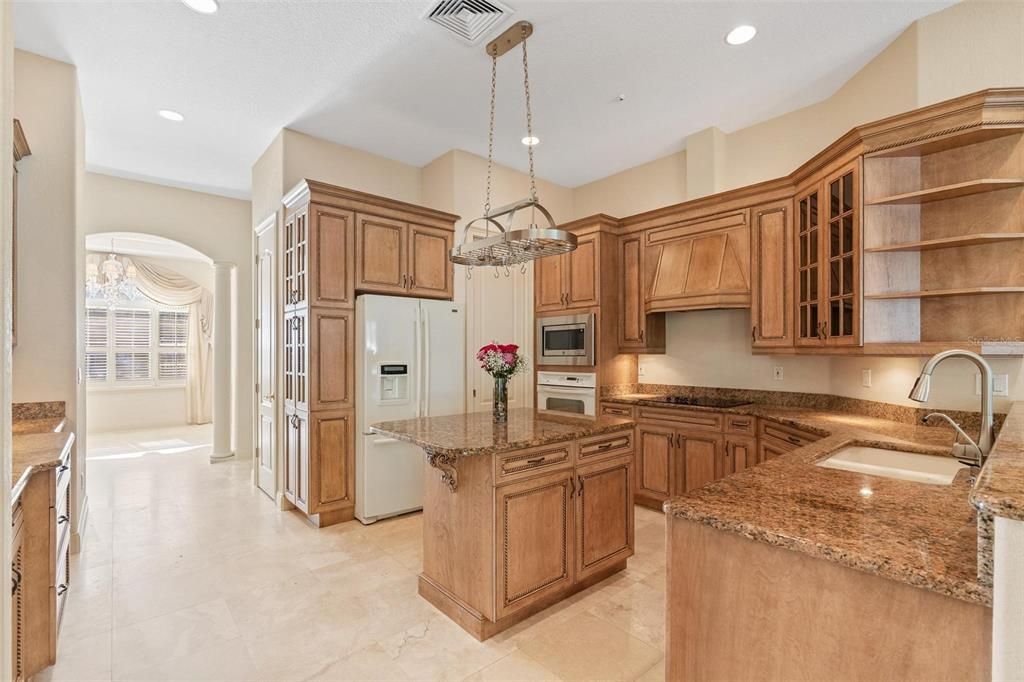 For Sale: $799,999 (3 beds, 2 baths, 2917 Square Feet)