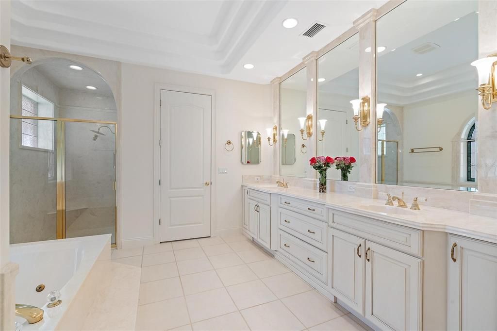 For Sale: $799,999 (3 beds, 2 baths, 2917 Square Feet)