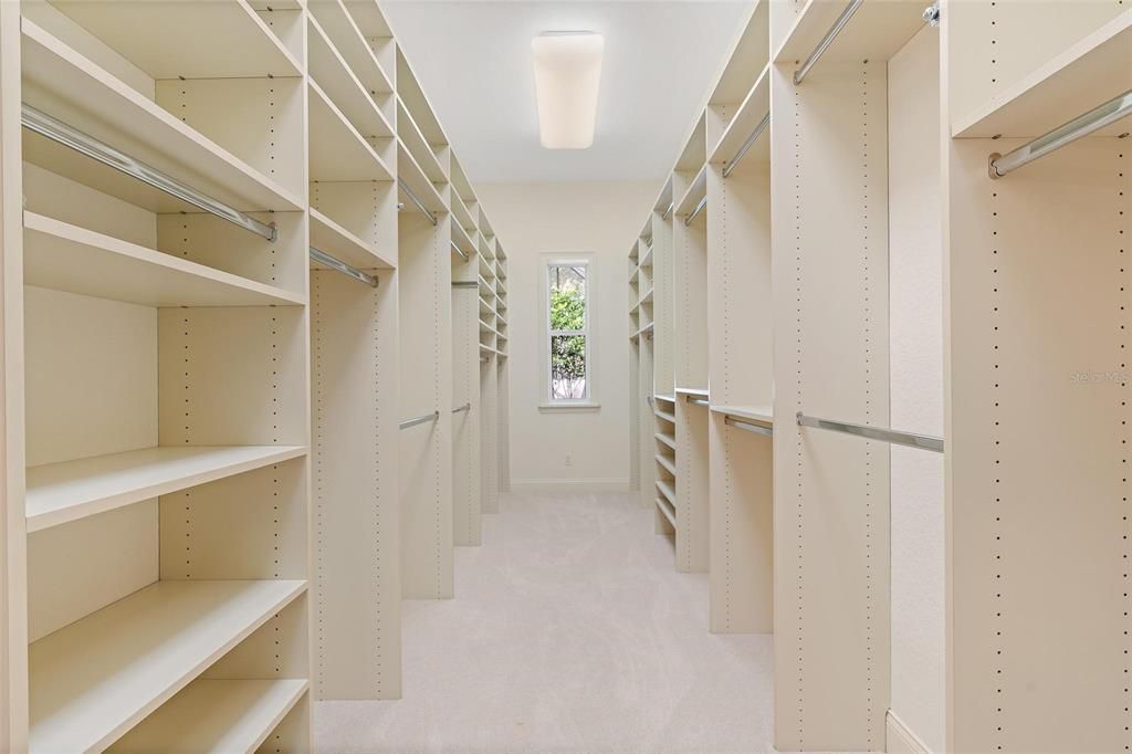 For Sale: $799,999 (3 beds, 2 baths, 2917 Square Feet)