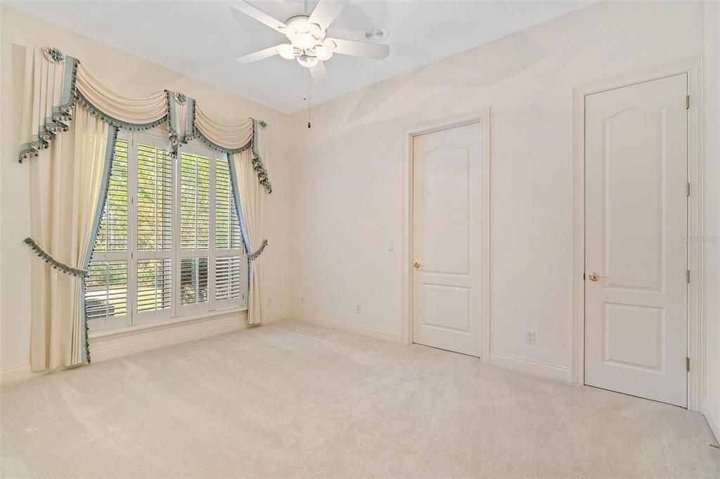 For Sale: $799,999 (3 beds, 2 baths, 2917 Square Feet)