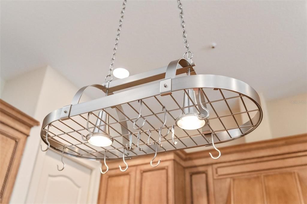 For Sale: $799,999 (3 beds, 2 baths, 2917 Square Feet)