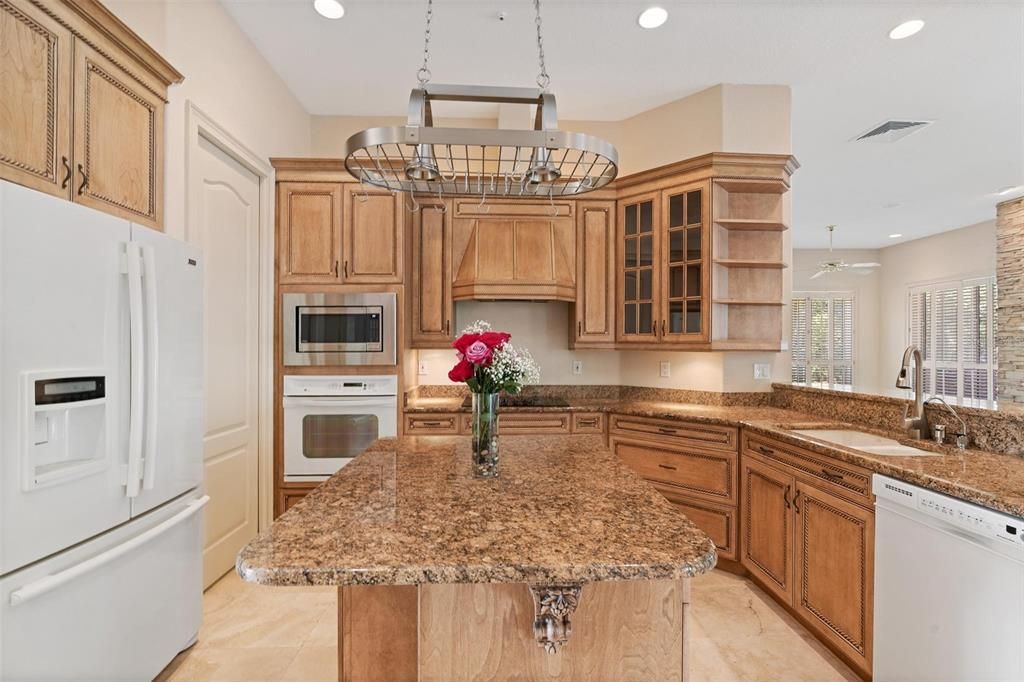 For Sale: $799,999 (3 beds, 2 baths, 2917 Square Feet)