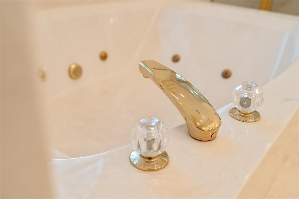 For Sale: $799,999 (3 beds, 2 baths, 2917 Square Feet)