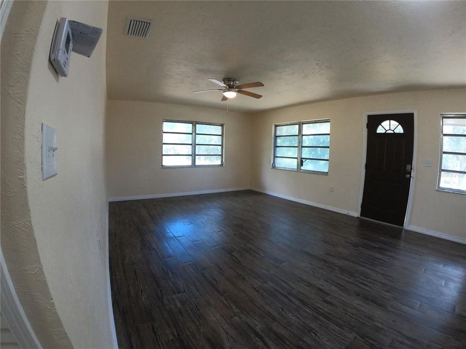 待售: $253,900 (3 贝兹, 2 浴室, 1680 平方英尺)