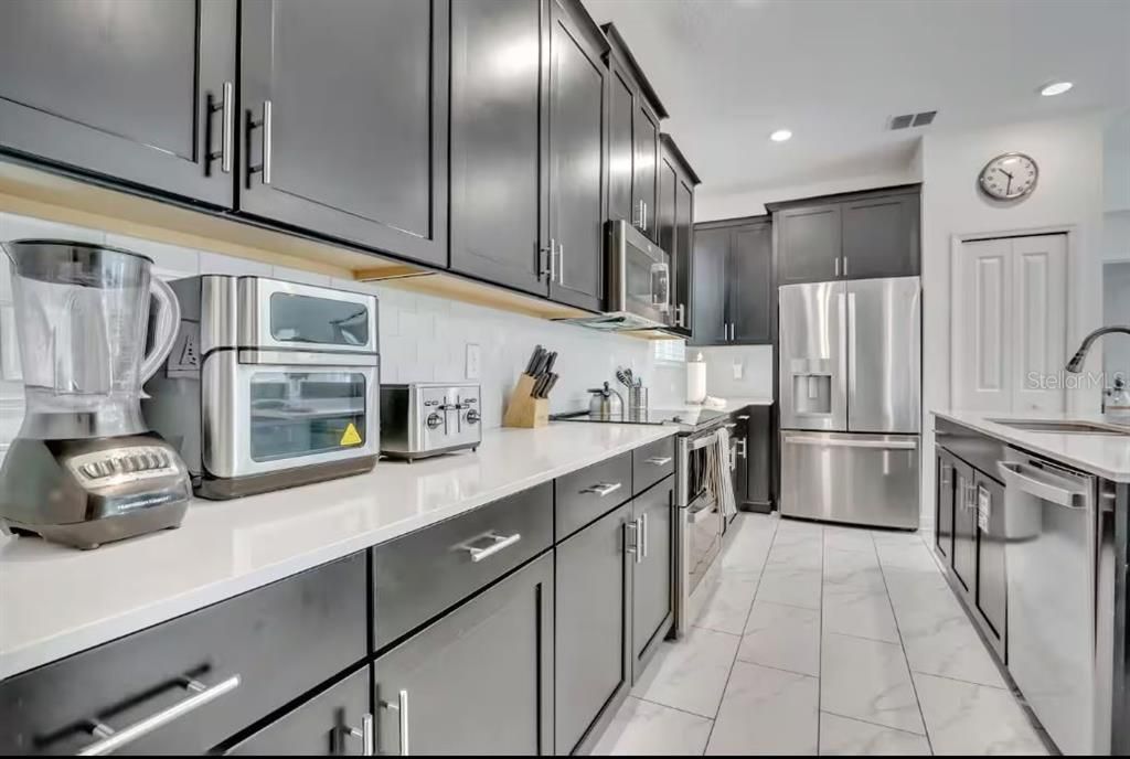 For Rent: $3,600 (5 beds, 5 baths, 3081 Square Feet)