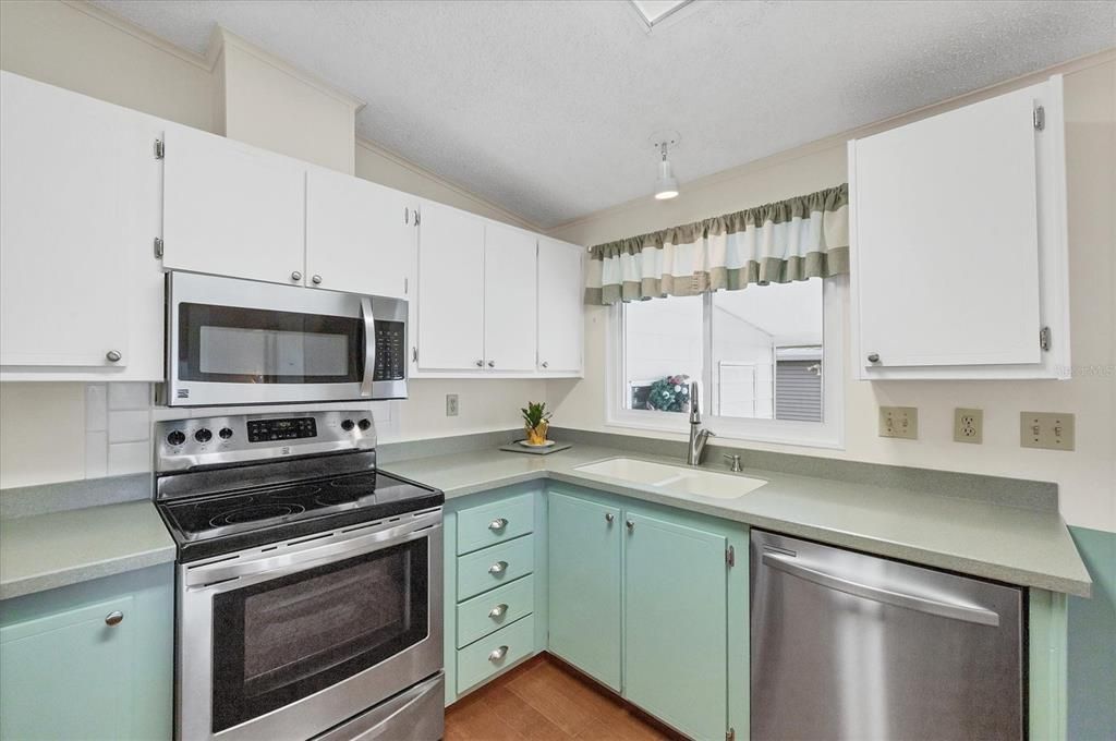 待售: $185,000 (2 贝兹, 2 浴室, 1092 平方英尺)