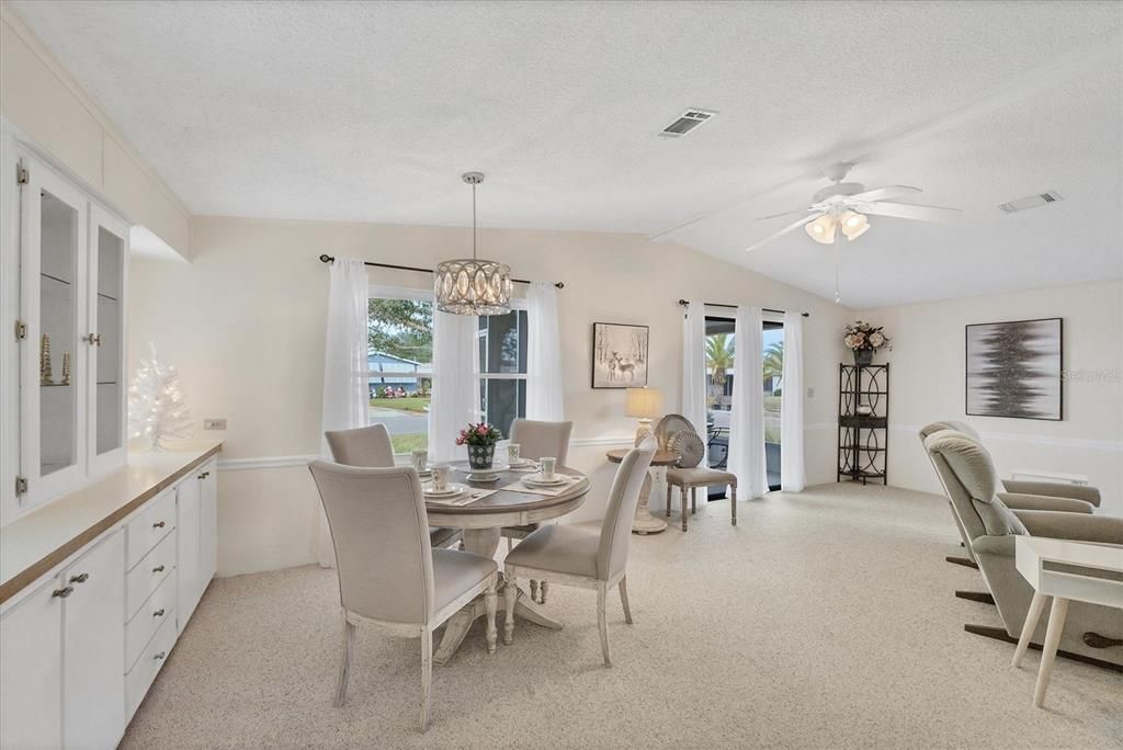 待售: $185,000 (2 贝兹, 2 浴室, 1092 平方英尺)