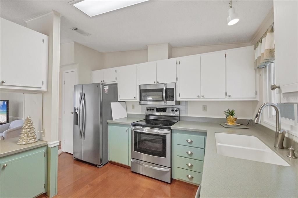 待售: $185,000 (2 贝兹, 2 浴室, 1092 平方英尺)