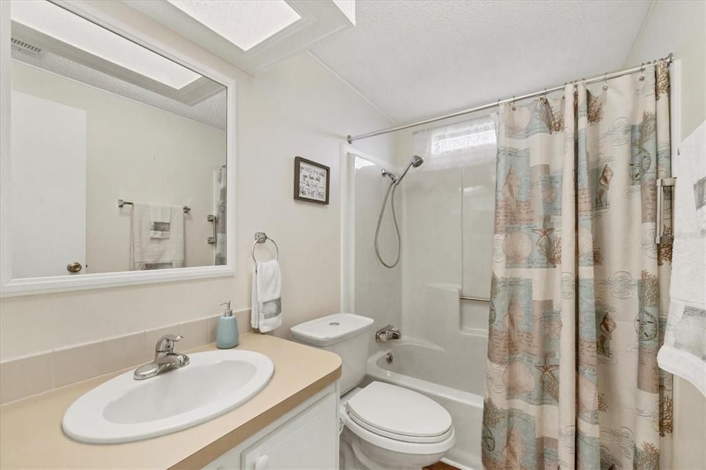 待售: $185,000 (2 贝兹, 2 浴室, 1092 平方英尺)