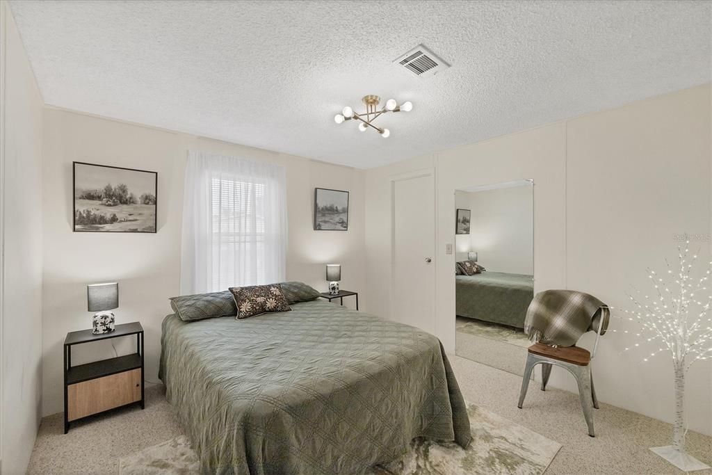 待售: $185,000 (2 贝兹, 2 浴室, 1092 平方英尺)