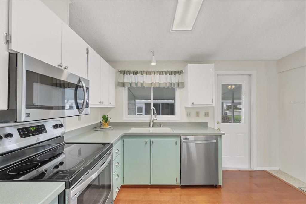 待售: $185,000 (2 贝兹, 2 浴室, 1092 平方英尺)