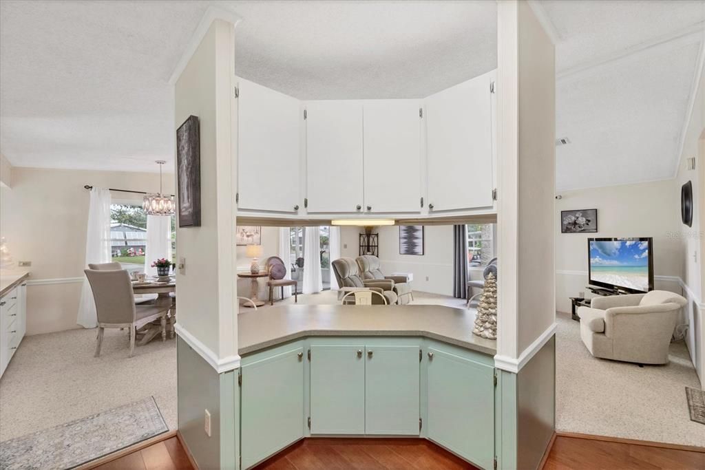 待售: $185,000 (2 贝兹, 2 浴室, 1092 平方英尺)