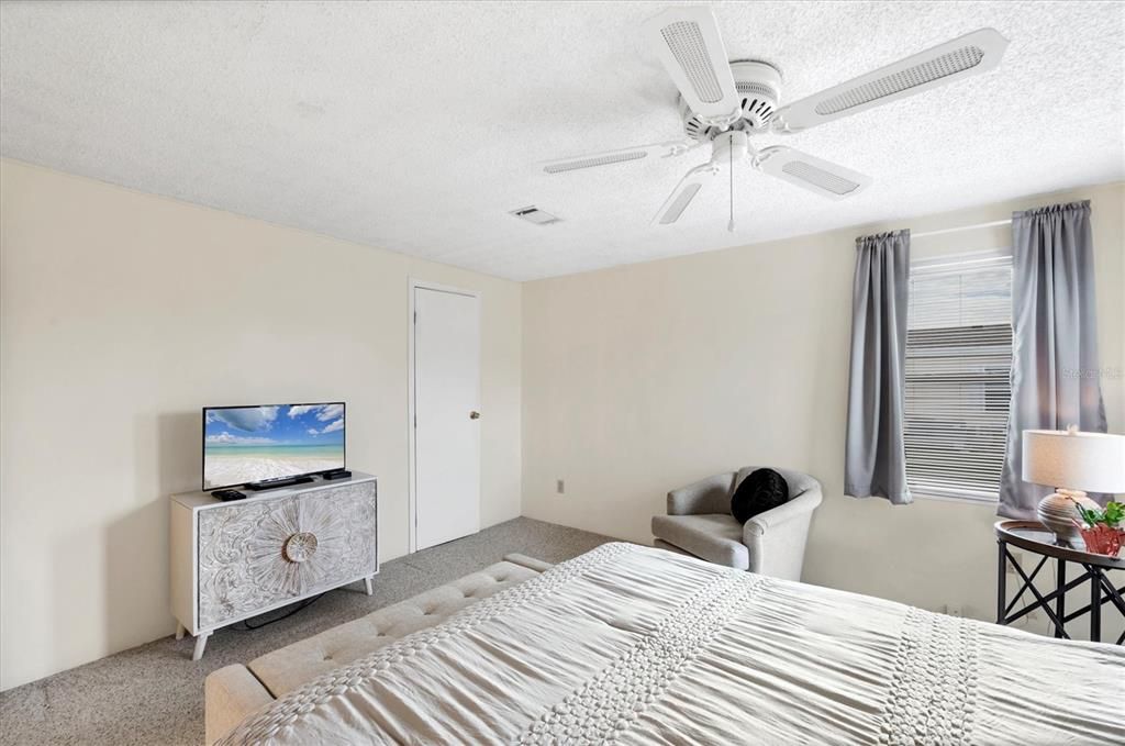 待售: $185,000 (2 贝兹, 2 浴室, 1092 平方英尺)