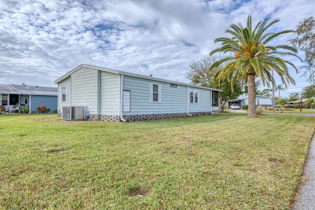 待售: $185,000 (2 贝兹, 2 浴室, 1092 平方英尺)