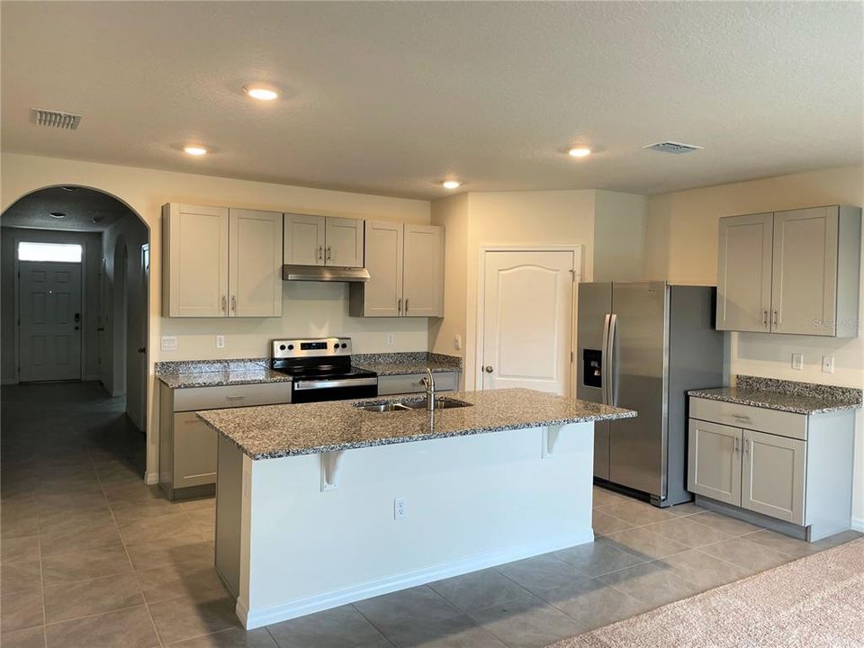 For Rent: $2,400 (4 beds, 2 baths, 1846 Square Feet)