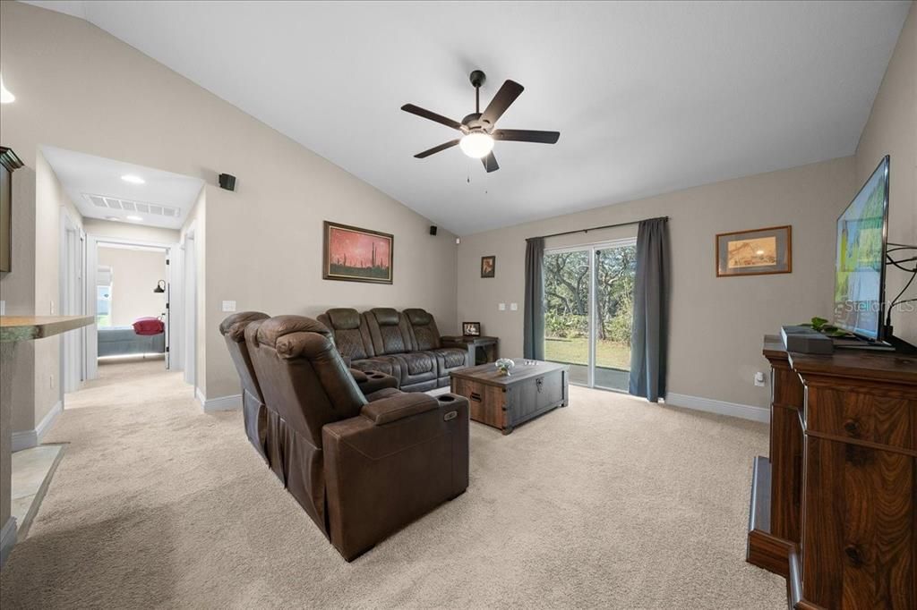 На продажу: $321,750 (3 спален, 2 ванн, 1934 Квадратных фут)