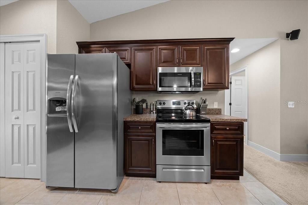 На продажу: $321,750 (3 спален, 2 ванн, 1934 Квадратных фут)