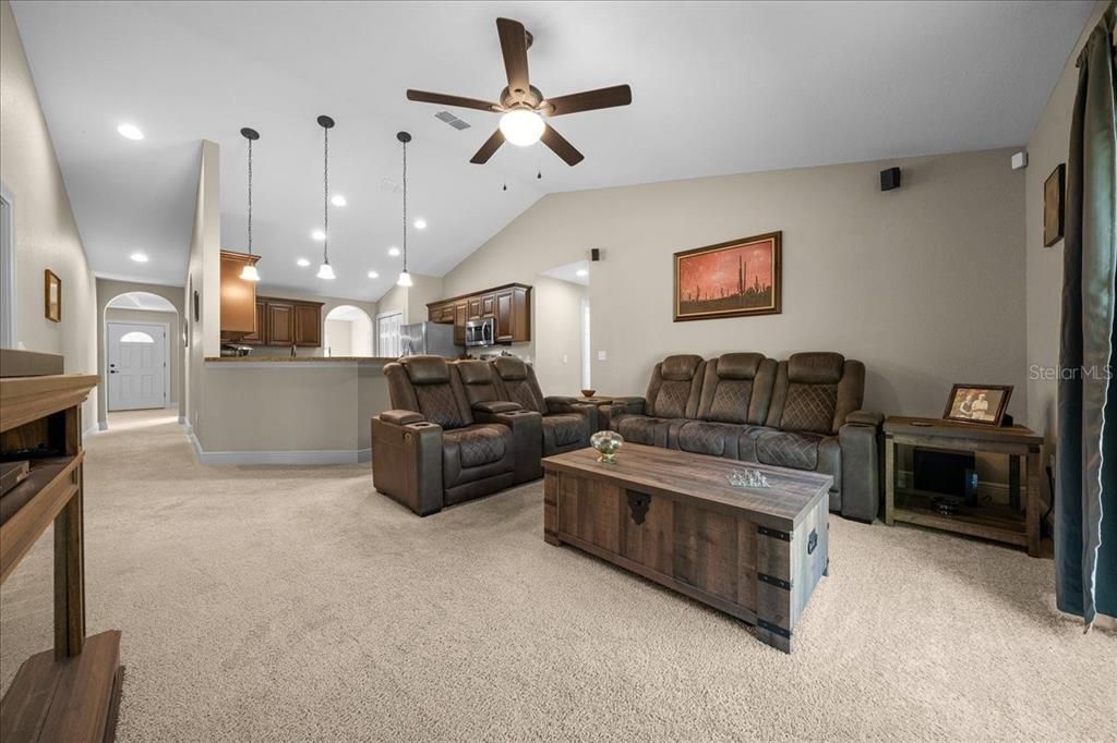 На продажу: $321,750 (3 спален, 2 ванн, 1934 Квадратных фут)