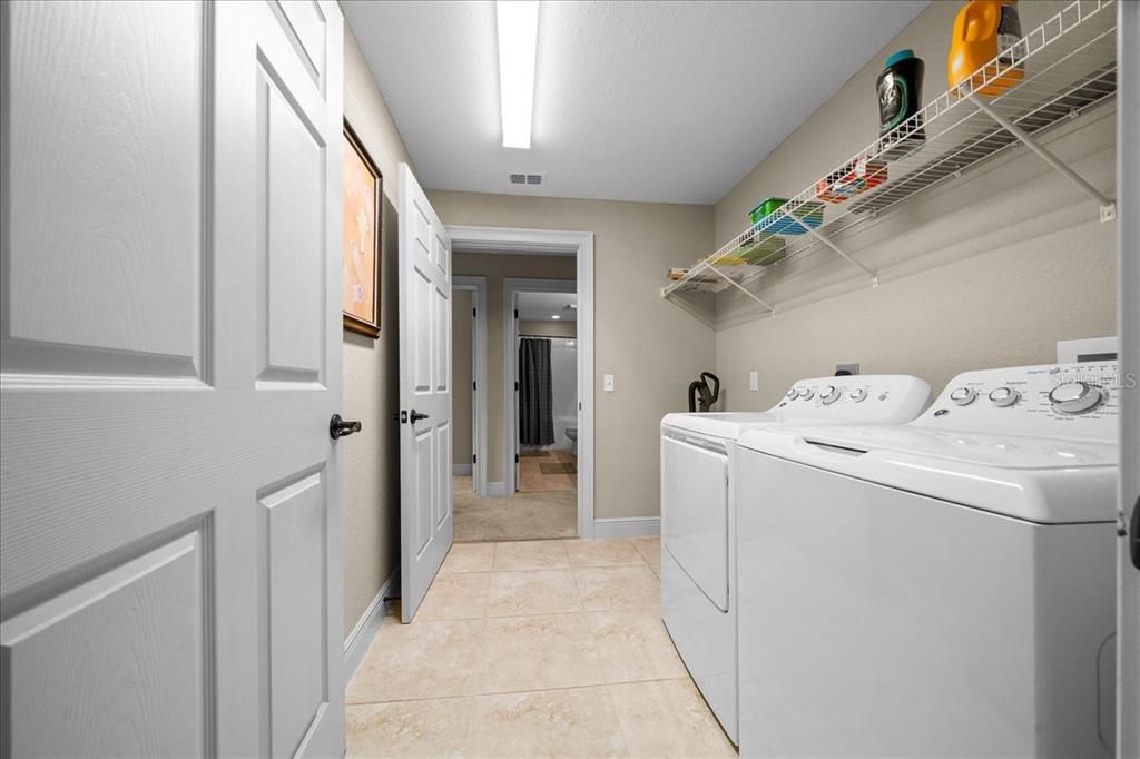 На продажу: $321,750 (3 спален, 2 ванн, 1934 Квадратных фут)