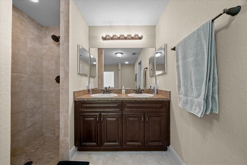 На продажу: $321,750 (3 спален, 2 ванн, 1934 Квадратных фут)