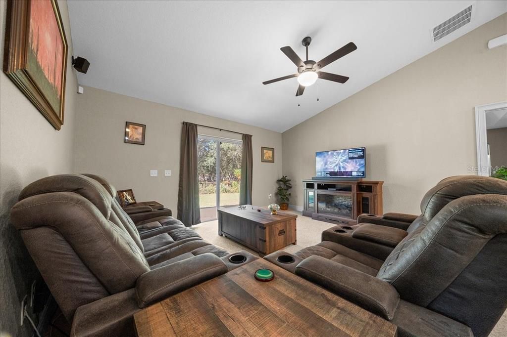 На продажу: $321,750 (3 спален, 2 ванн, 1934 Квадратных фут)