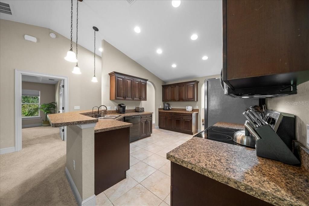 На продажу: $321,750 (3 спален, 2 ванн, 1934 Квадратных фут)