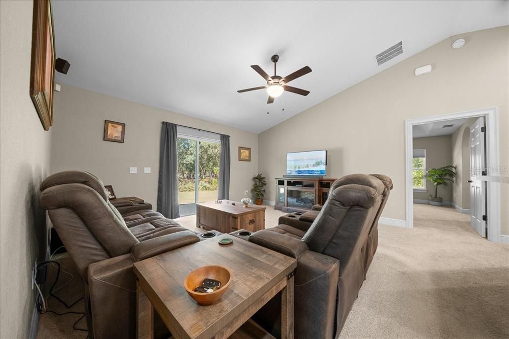 На продажу: $321,750 (3 спален, 2 ванн, 1934 Квадратных фут)