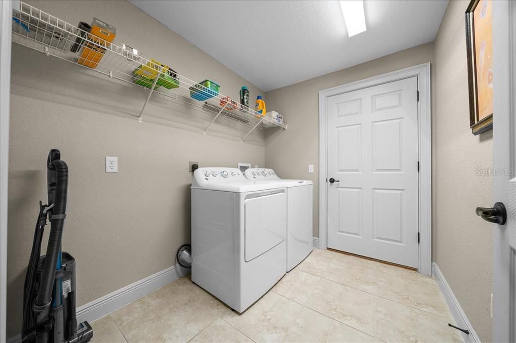 На продажу: $321,750 (3 спален, 2 ванн, 1934 Квадратных фут)