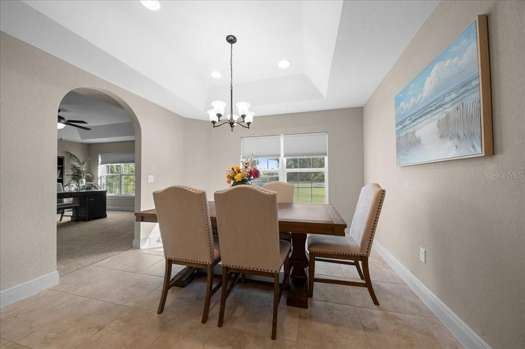 На продажу: $321,750 (3 спален, 2 ванн, 1934 Квадратных фут)