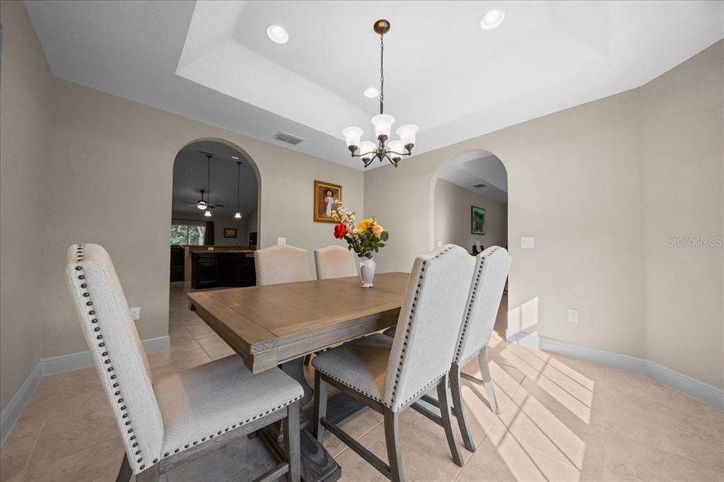 На продажу: $321,750 (3 спален, 2 ванн, 1934 Квадратных фут)