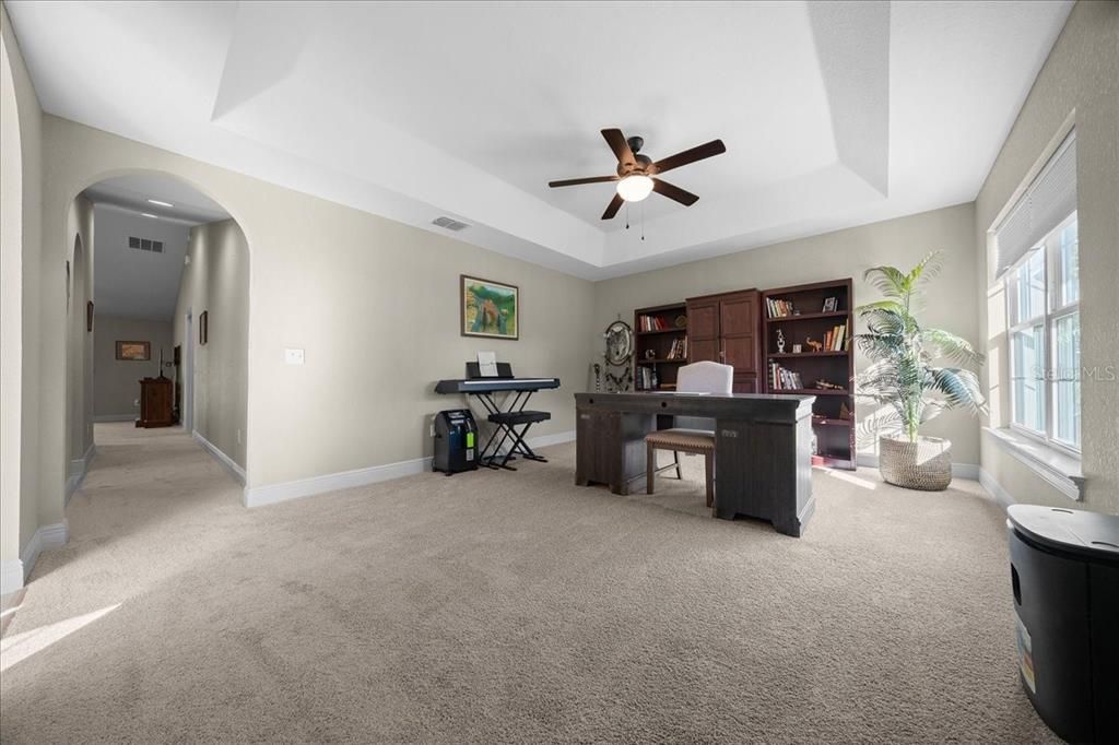 На продажу: $321,750 (3 спален, 2 ванн, 1934 Квадратных фут)