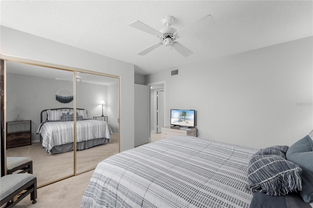 For Sale: $294,500 (2 beds, 2 baths, 1408 Square Feet)