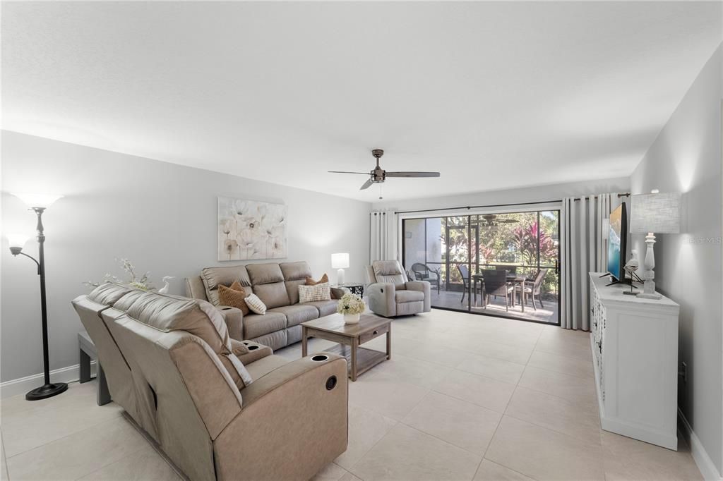 For Sale: $294,500 (2 beds, 2 baths, 1408 Square Feet)