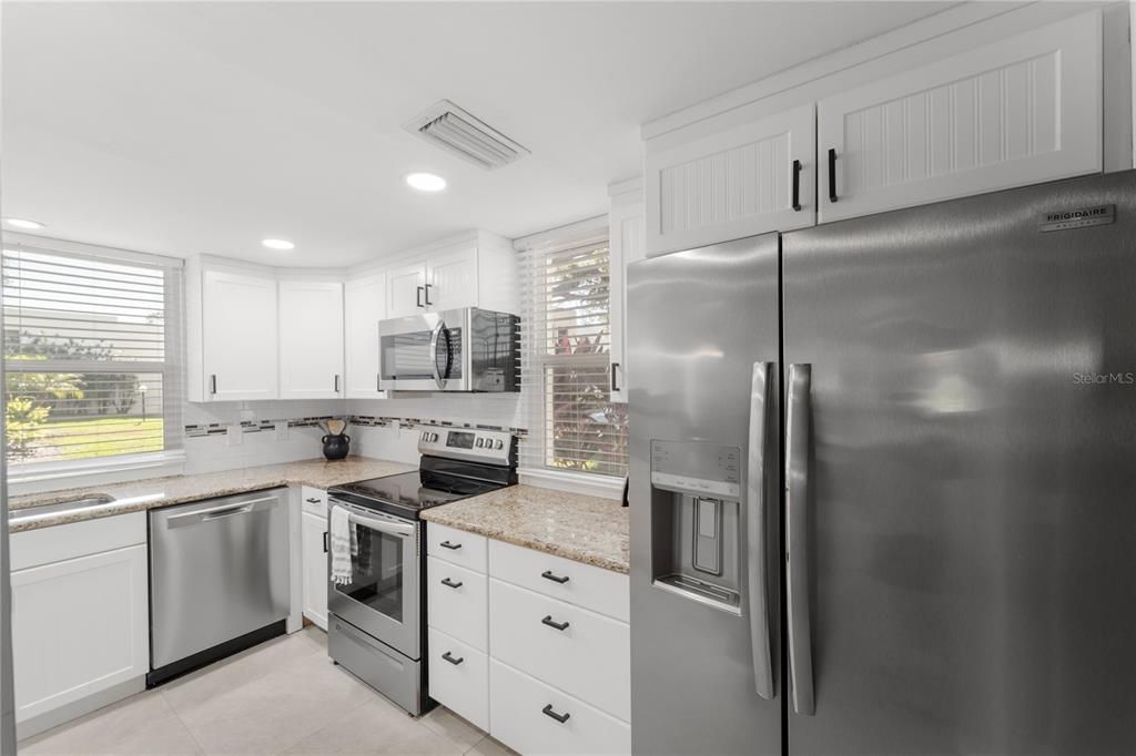 For Sale: $294,500 (2 beds, 2 baths, 1408 Square Feet)