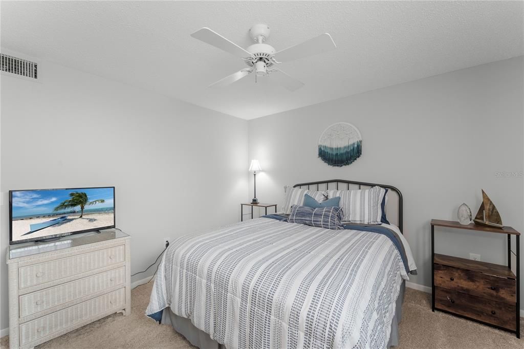 For Sale: $294,500 (2 beds, 2 baths, 1408 Square Feet)