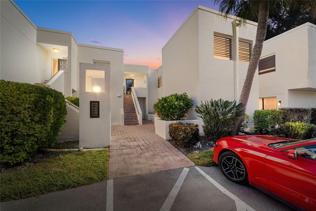 For Sale: $294,500 (2 beds, 2 baths, 1408 Square Feet)