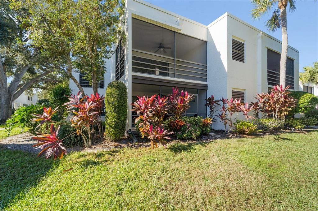 For Sale: $294,500 (2 beds, 2 baths, 1408 Square Feet)