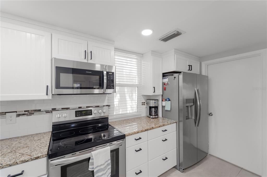 For Sale: $294,500 (2 beds, 2 baths, 1408 Square Feet)