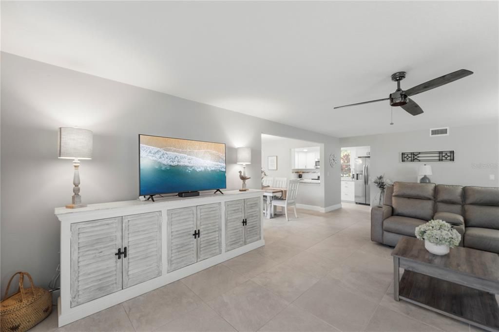 For Sale: $294,500 (2 beds, 2 baths, 1408 Square Feet)