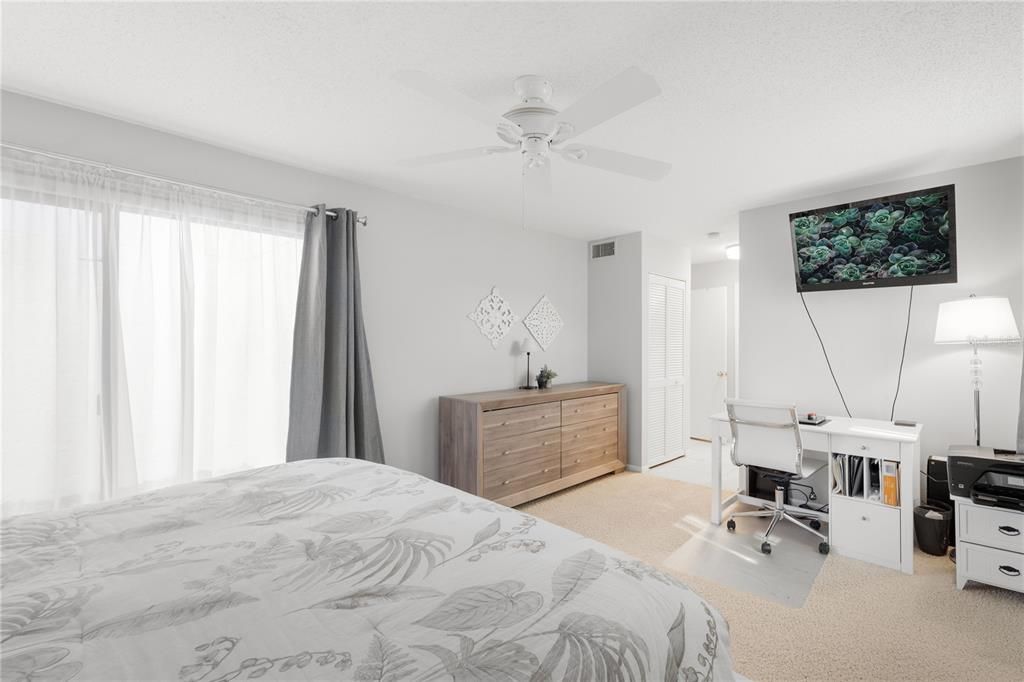 For Sale: $294,500 (2 beds, 2 baths, 1408 Square Feet)