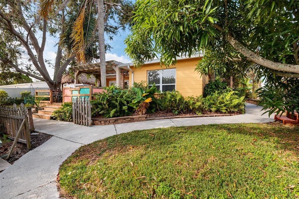 For Sale: $579,000 (3 beds, 2 baths, 1345 Square Feet)