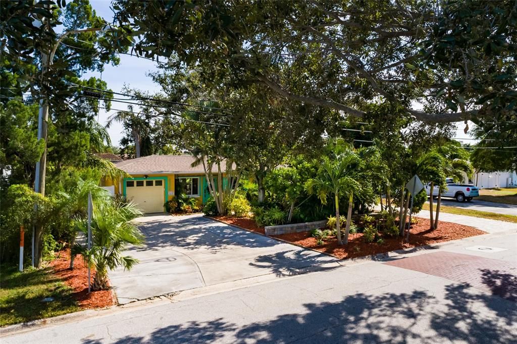 For Sale: $579,000 (3 beds, 2 baths, 1345 Square Feet)