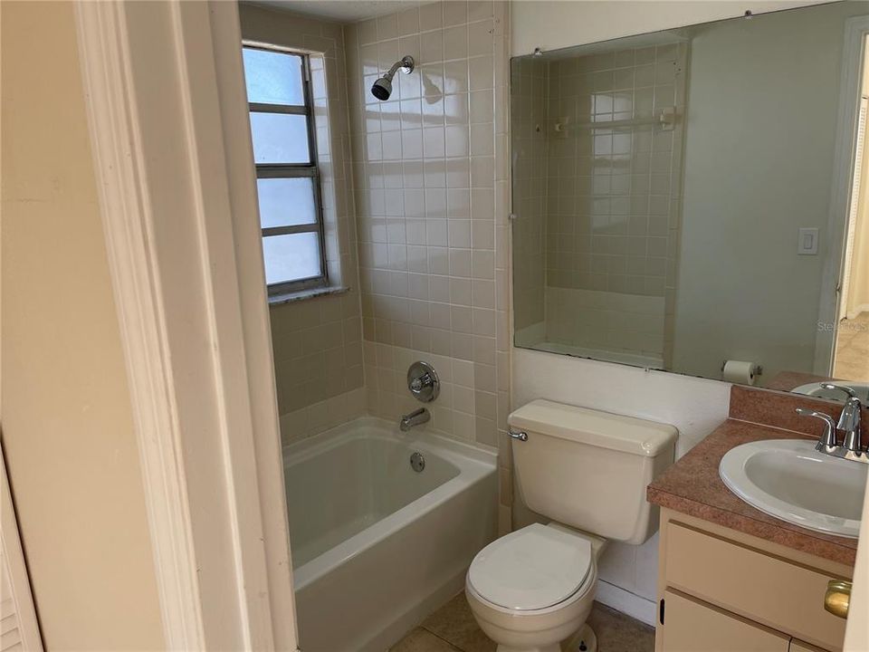 Под контрактом: $360,000 (2 спален, 2 ванн, 2214 Квадратных фут)