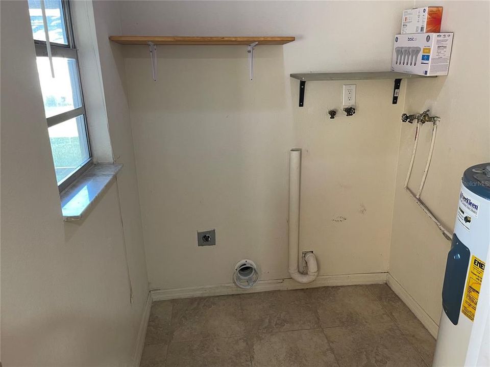 Под контрактом: $360,000 (2 спален, 2 ванн, 2214 Квадратных фут)