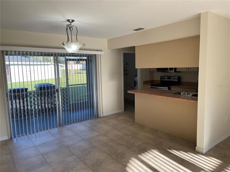 Под контрактом: $360,000 (2 спален, 2 ванн, 2214 Квадратных фут)