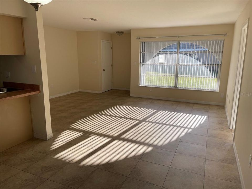 Под контрактом: $360,000 (2 спален, 2 ванн, 2214 Квадратных фут)