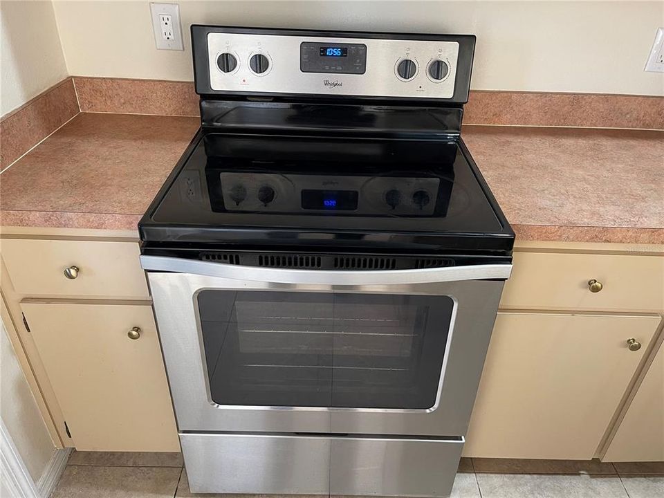 Под контрактом: $360,000 (2 спален, 2 ванн, 2214 Квадратных фут)