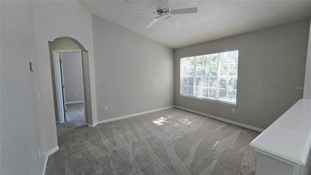 Под контрактом: $1,525 (2 спален, 2 ванн, 1170 Квадратных фут)